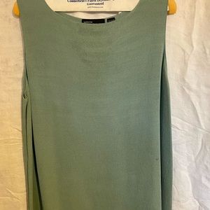 Chic Green sleeveless blouse size XL Valerie Stevens
